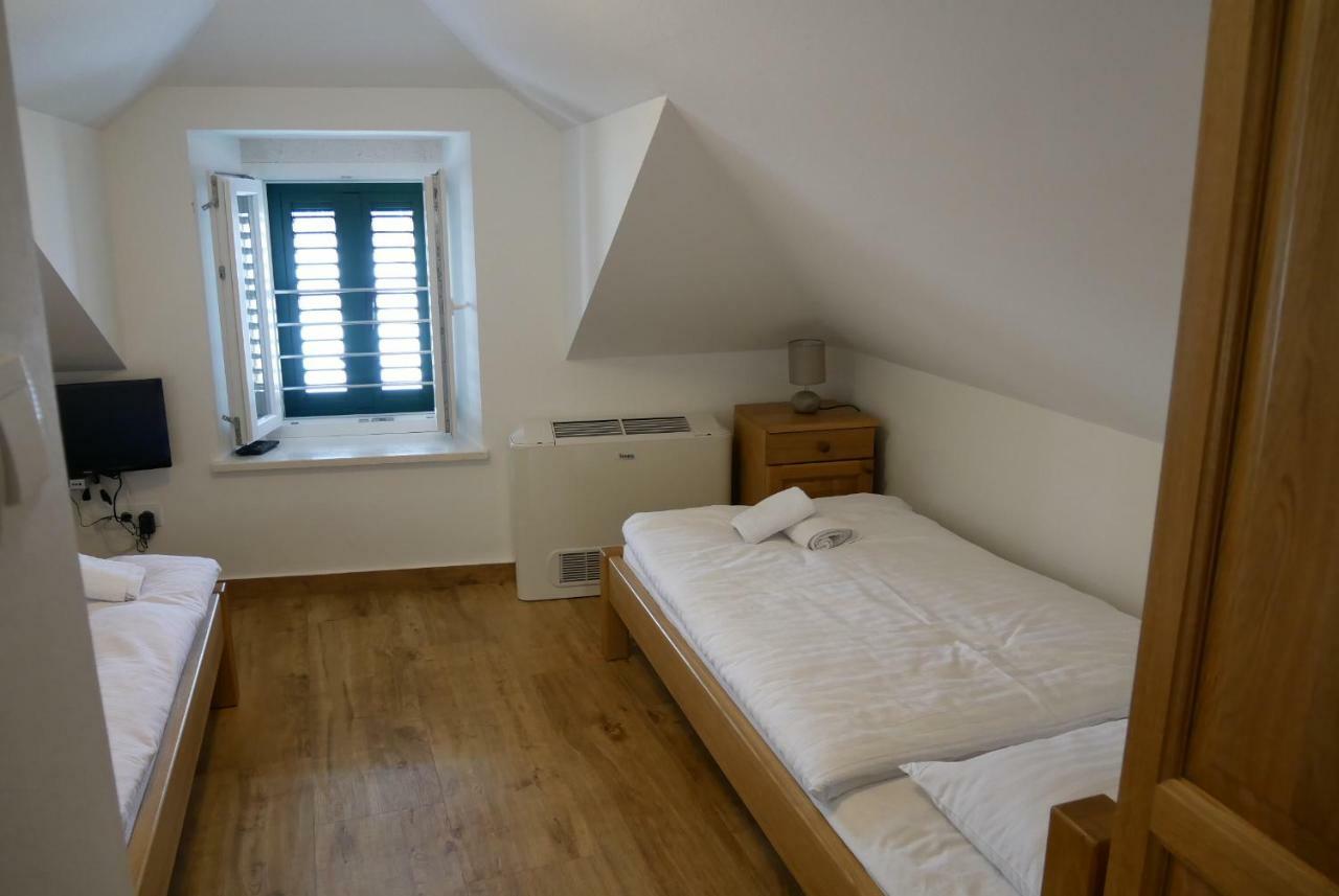 Guest House Jere Old Town Rogoznica  Ngoại thất bức ảnh